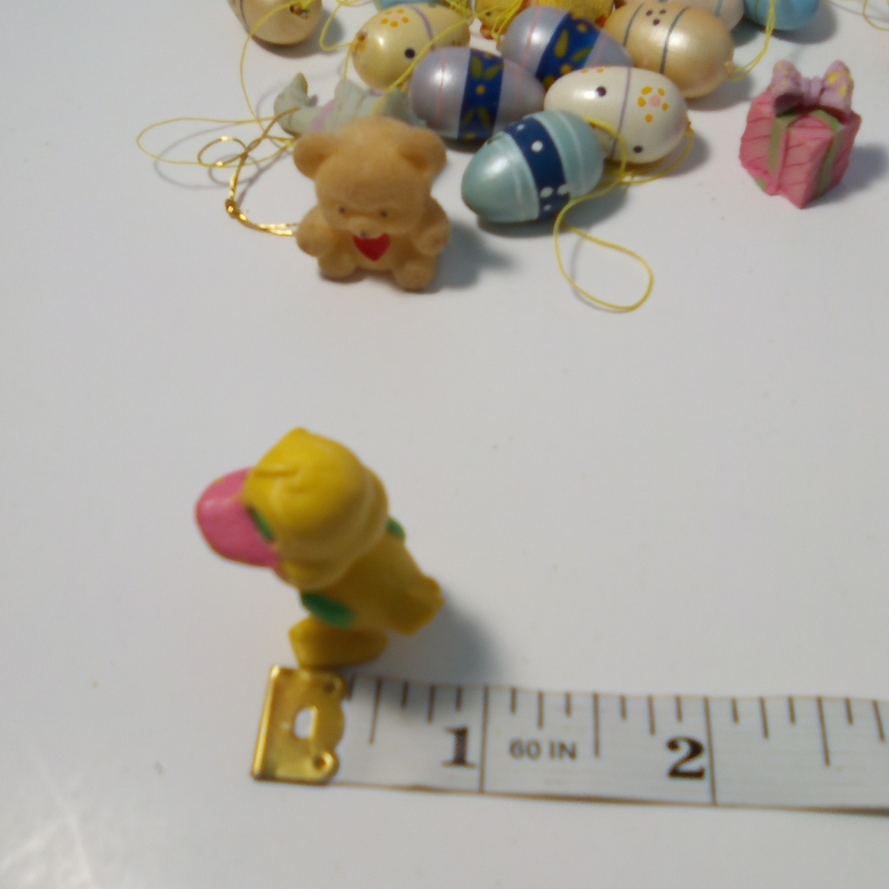 Vintage Pink Egg-Shaped Shelf with Easter Decorations - Picture 10 of 14